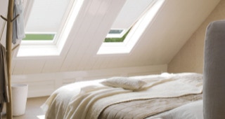 raamdecoratie voor dakraam slaapkamer